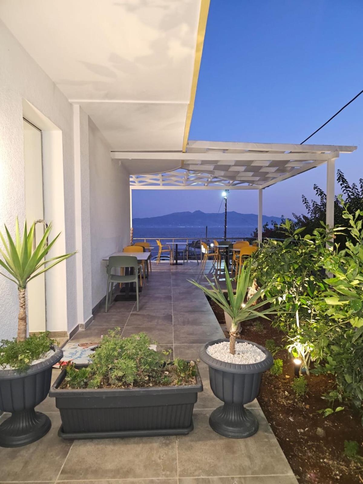 Ardit Seaside Rooms Σαράντα Εξωτερικό φωτογραφία